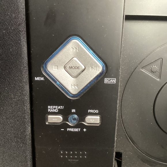 Jensen Wall-Mountable Cd System With Am/Fm Stereo Receiver - Picture 7 of 10